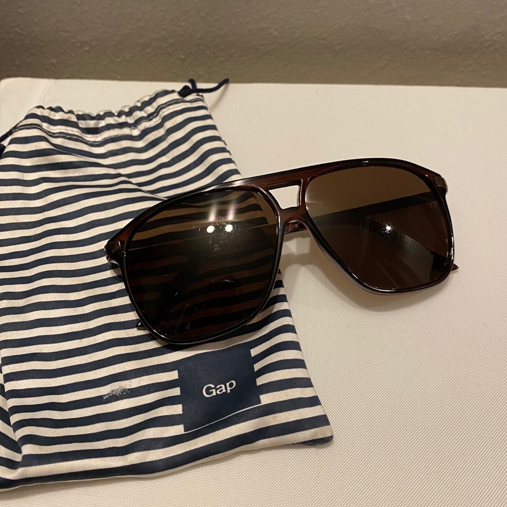 Gap Women’s Aviator Sunglasses